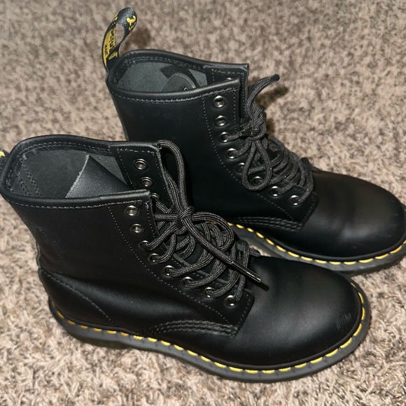1460 Women’s Nappa Leather Lace up Dr. Martens - Picture 2 of 8